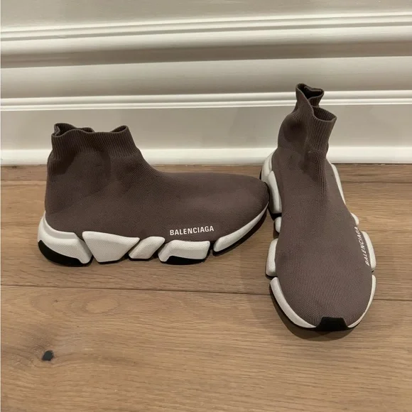 Lightly worn Balenciagas Available Now For $95? Lightly Worn Balenciaga Speed  main image 4